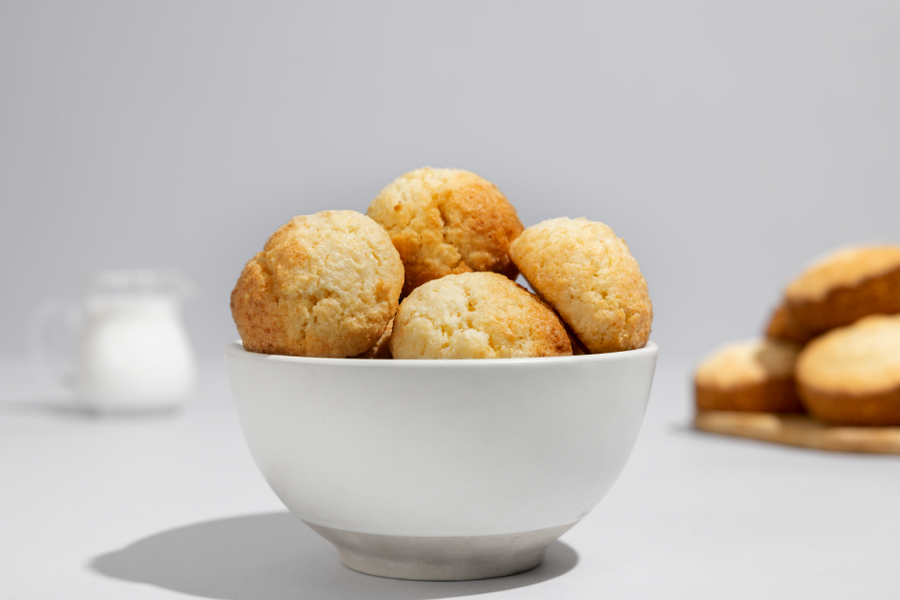 Macadamia shortbread balls